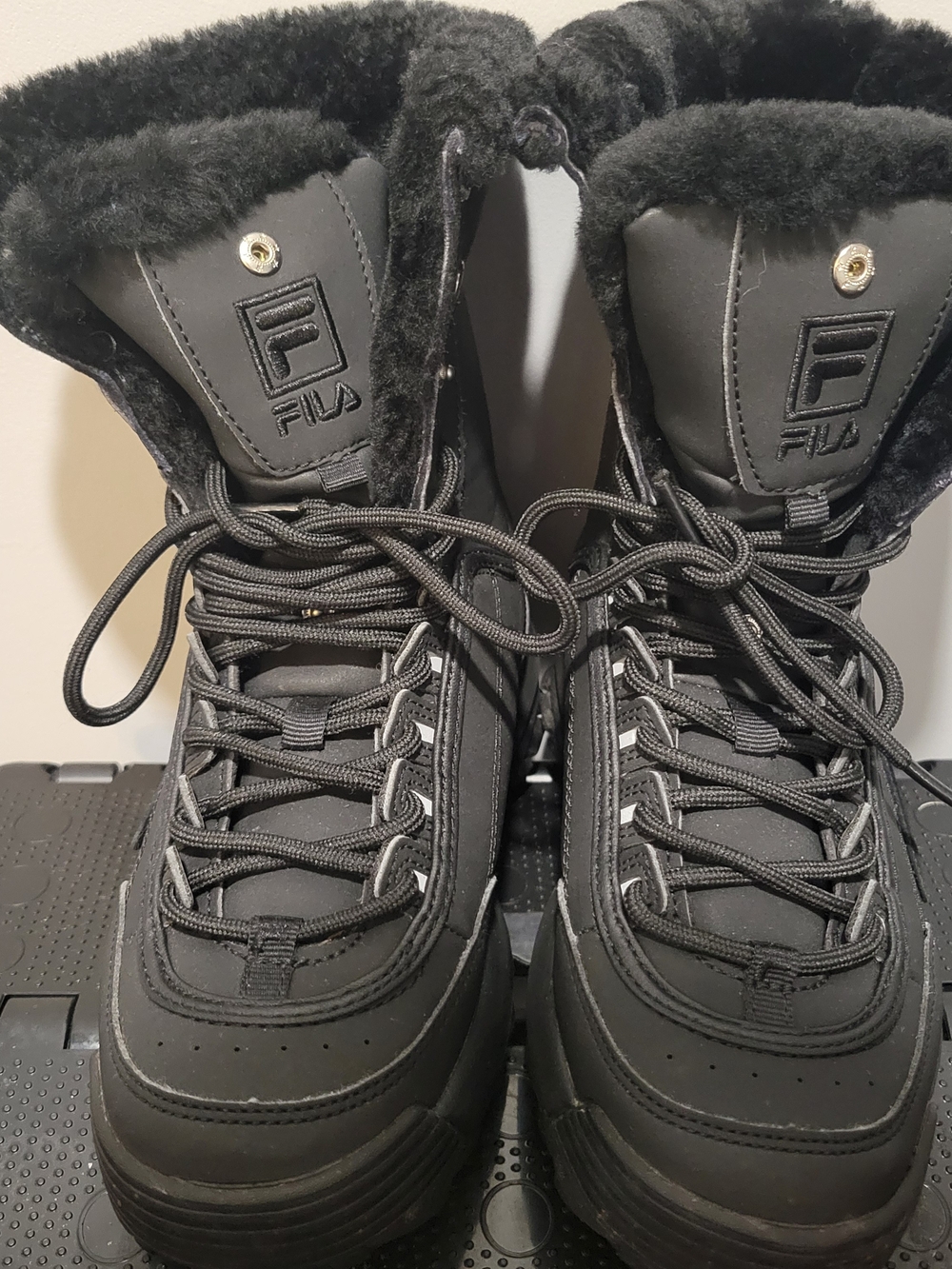 FILA Disruptor Shearling Boots in the triple black Sz. 6.5 Excellent Condition1¹